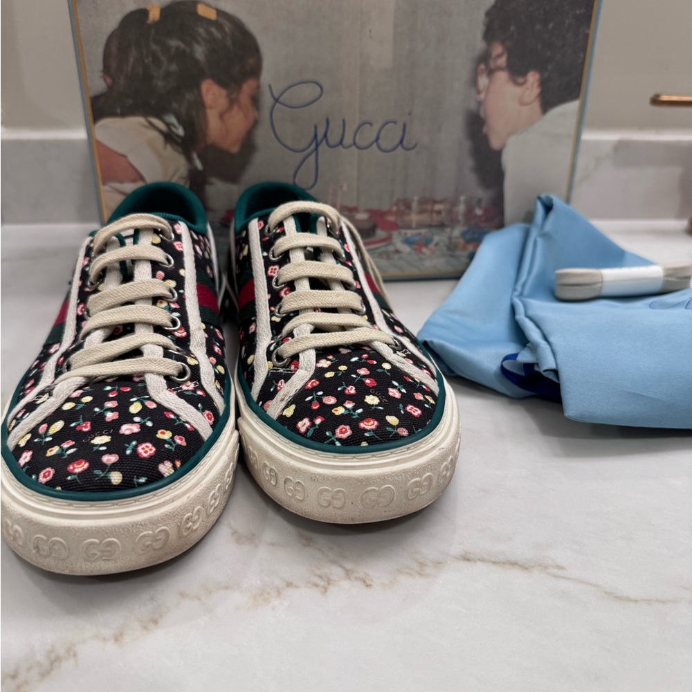 Gucci Floral Black and White Shoes - Picture 4 of 10